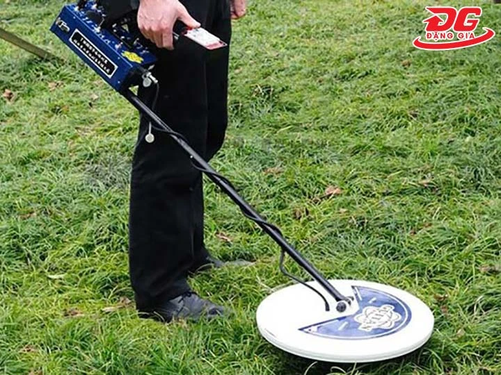 sử dụng máy dò kim loại TM-89