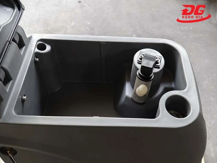 thùng chứa máy chà sàn liên hợp Kumisai KMS 58