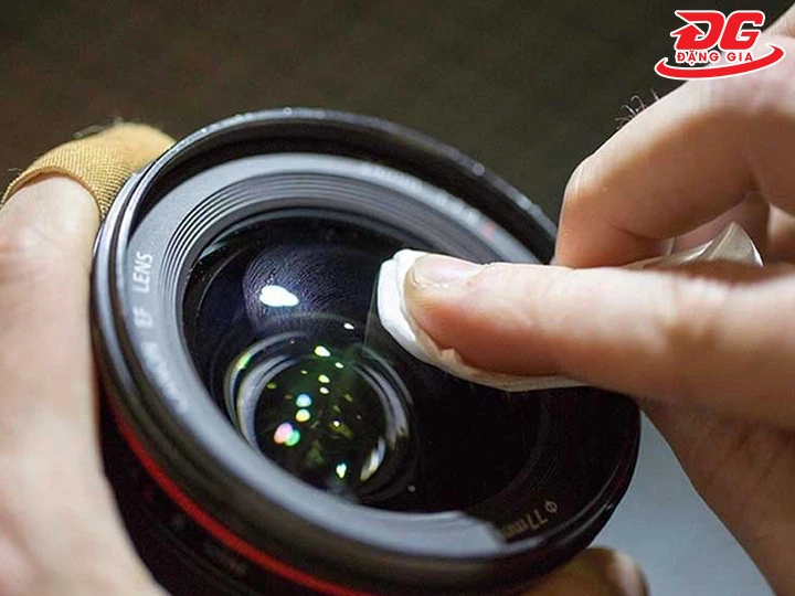 vệ sinh lens máy ảnh bẳng hydrogen peroxide