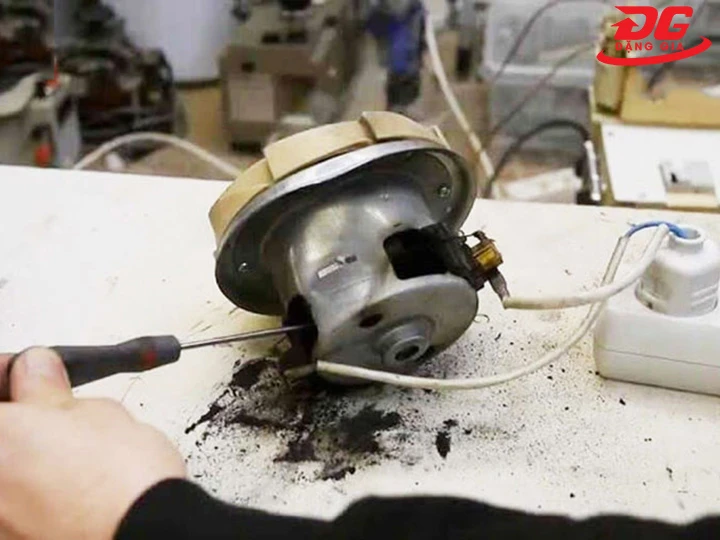 dứt dây nguồn máy hút bụi công nghiệp