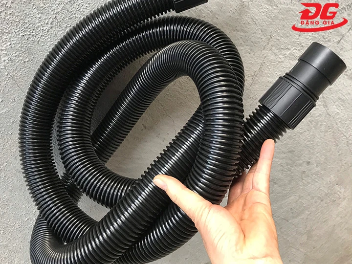 kiểm tra đường ống hút máy hút bụi công nghiệp