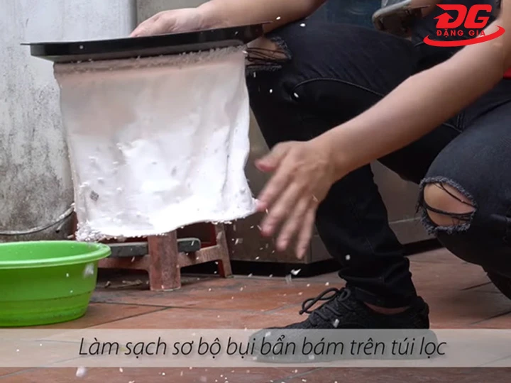làm sạch túi lọc máy hút bụi công nghiệp