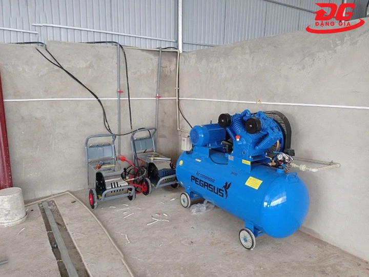 máy nén khí Cần Thơ trong gara