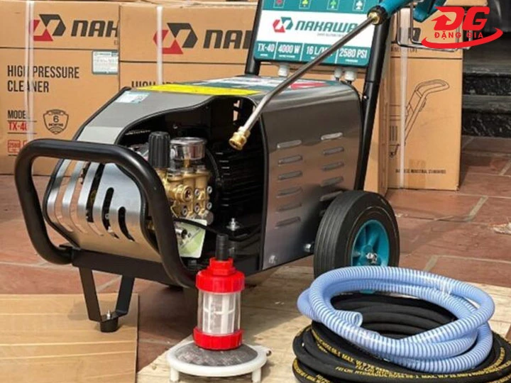 máy rửa xe Nakawa bền bỉ