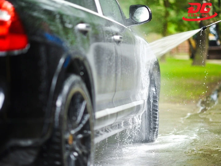 máy rửa xe Nakawa mạnh mẽ