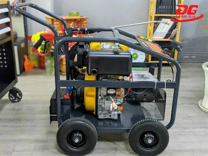 máy rửa xe dầu Diesel Lutian 18D35-10C áp lực mạnh