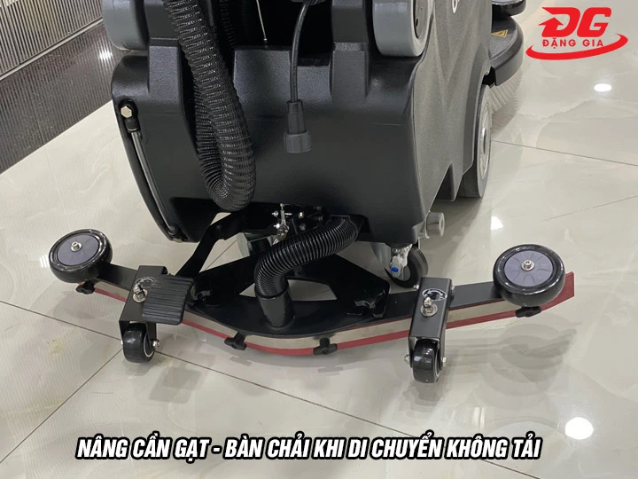 Dùng máy chà sàn Kraffer GM50