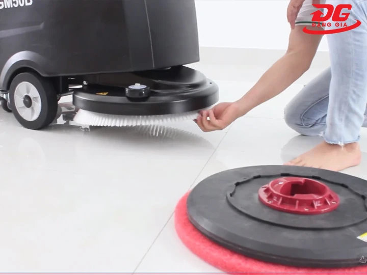 Lắp máy chà sàn Kraffer GM50