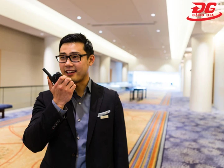 liên lạc tức thì với 16 kênh