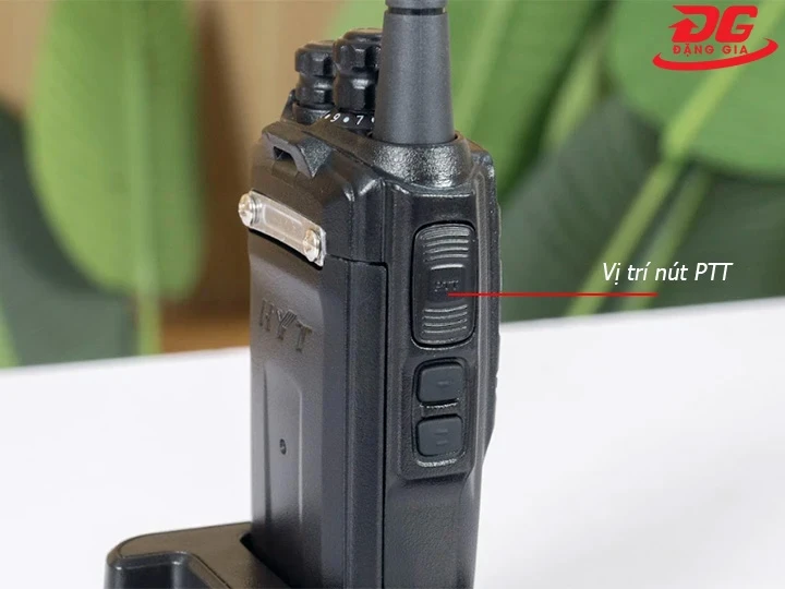 Thực hiện cuộc gọi bằng phím PTT