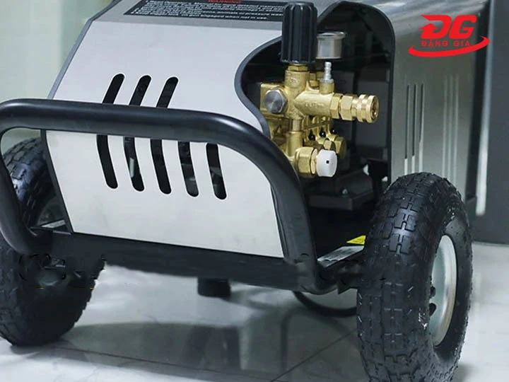 bánh xe Máy xịt rửa xe cao áp Lutian 20M22-3T4