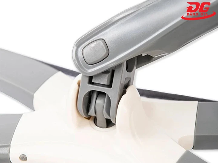 lắp bàn lau vào thân lau