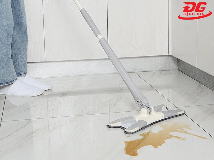 lau sàn đều tay