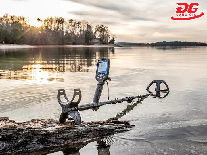 máy dò kim loại Nokta Double Score chống nước tốt
