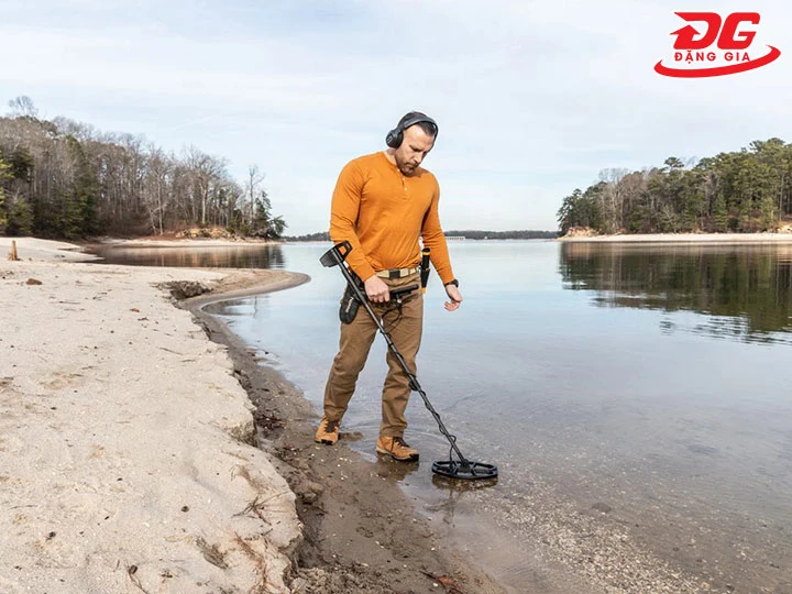 sử dụng máy dò kim loại Nokta Double Score