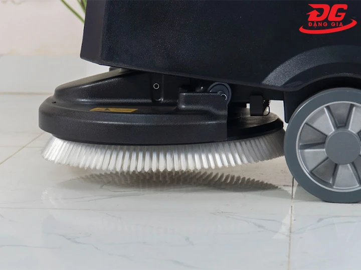 bàn chải máy chà sàn liên hợp hỗ trợ đánh bóng và làm sạch chuyên sâu