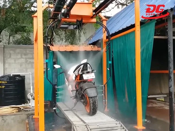 Máy xịt rửa xe máy tự động Shark