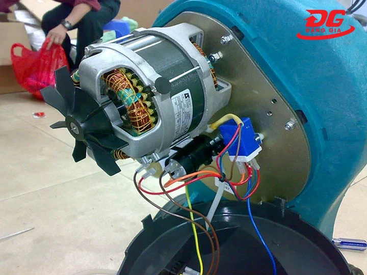 lưu ý sử dụng motor máy chà sàn