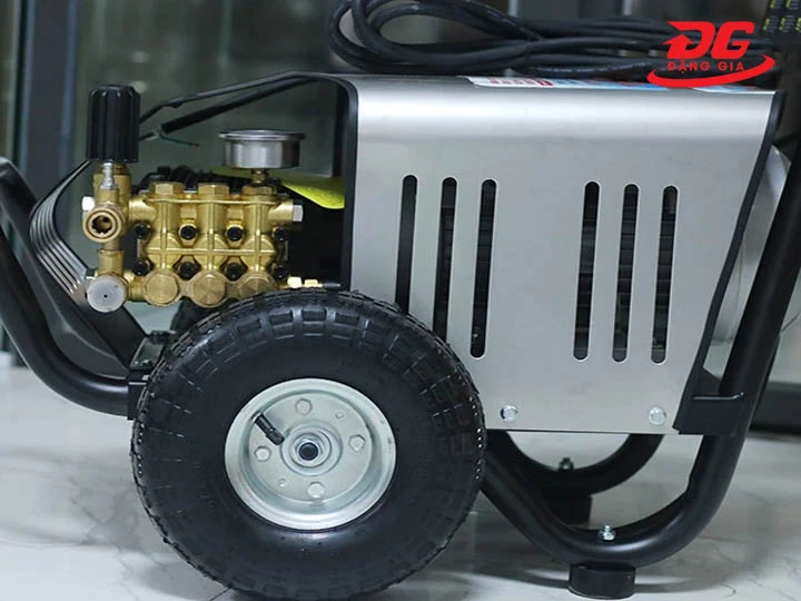 Máy rửa xe áp cao áp LUTIAN 20M30 cơ động