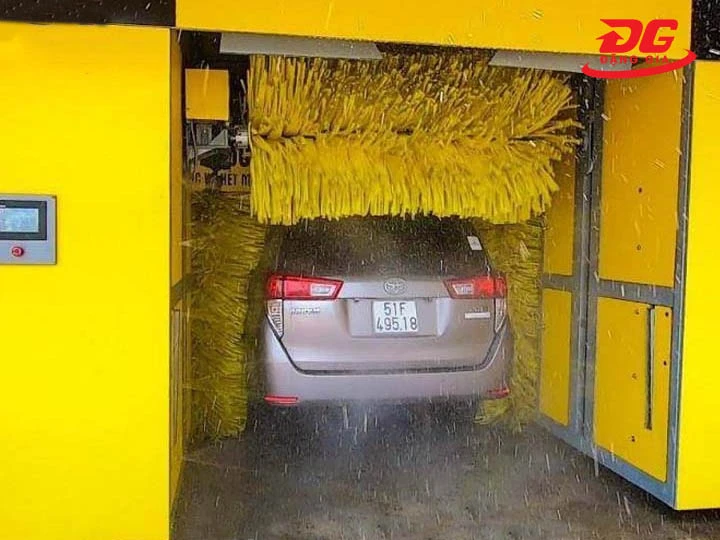 máy rửa xe tự động