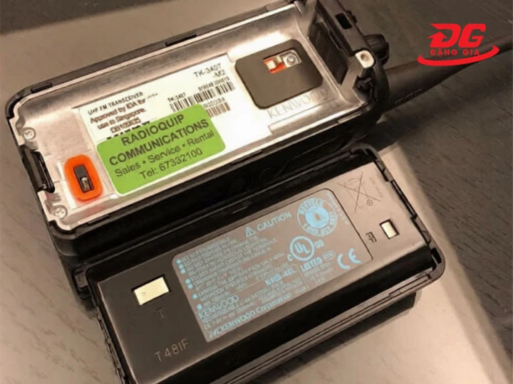 Cách sạc pin bộ đàm Kenwood TK 3407 Plus đúng cách
