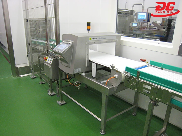 máy dò kim loại cố định