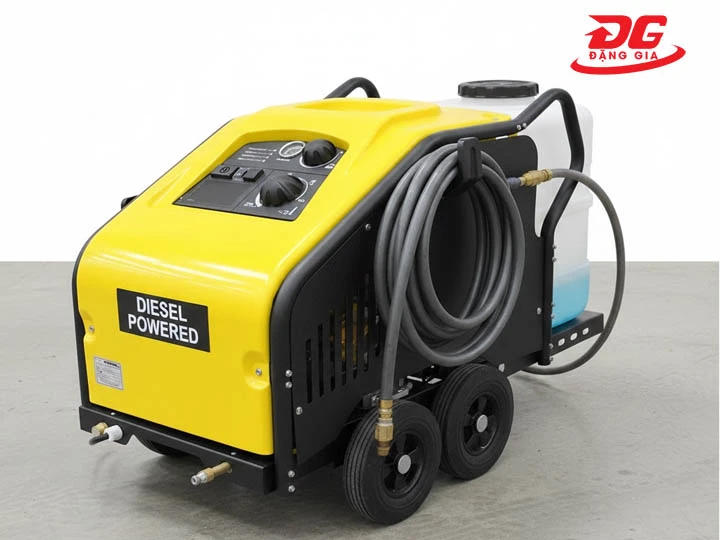 Máy rửa xe ô tô hơi nước nóng - lạnh LUTIAN LT-1015-2900PSI dùng dầu