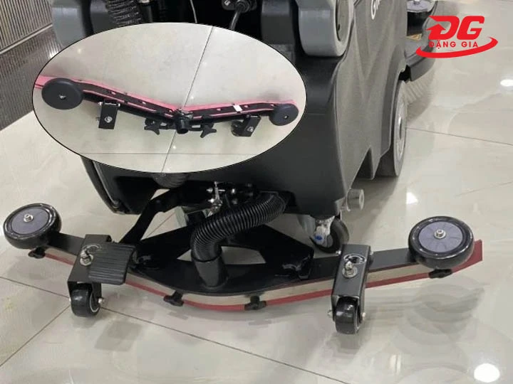 nhiệm vụ của Lá cao su hút nước máy chà sàn liên hợp