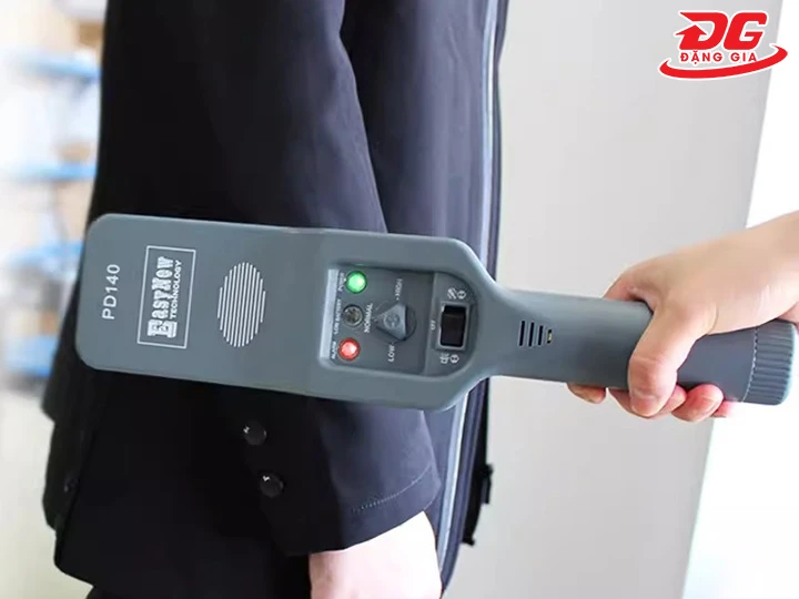 sử dụng máy dò cầm tay PD140