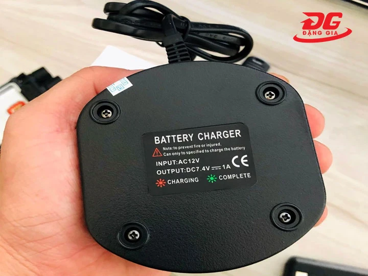 Thiết kế sạc máy bộ đàm Motorola GP-338