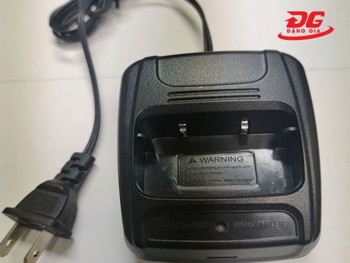 Giới thiệu tổng quan về sạc pin bộ đàm Baofeng 666-777-888