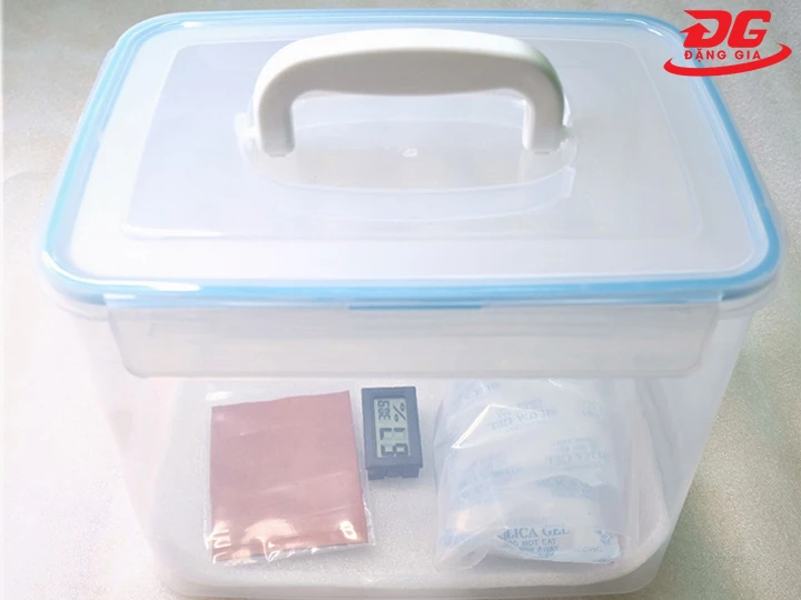chuẩn bị đầy đủ dụng cụ làm hộp chống ẩm