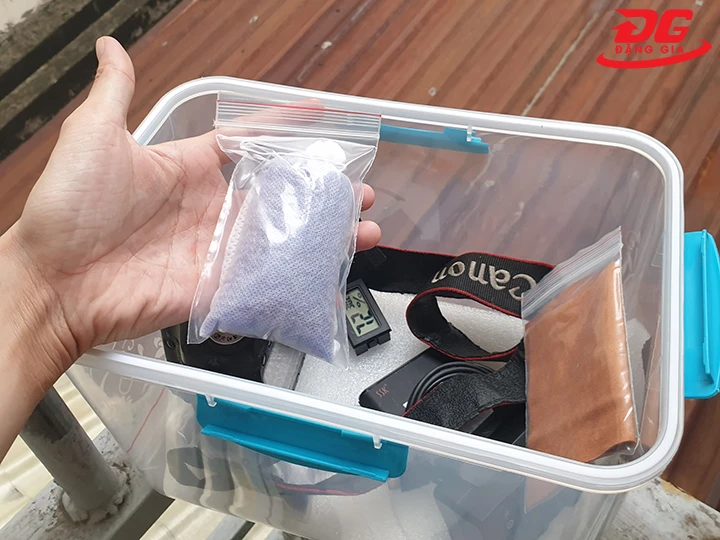 sắp xếp đồ dùng vào hộp