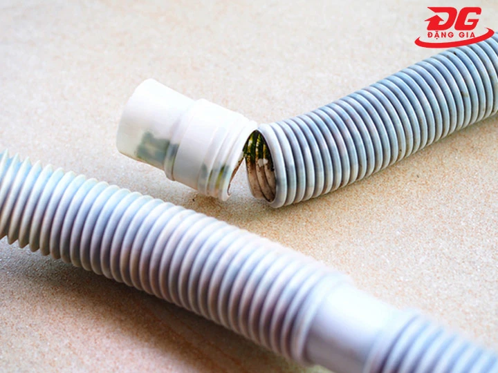 sửa máy chà sàn ống nước bị đứt