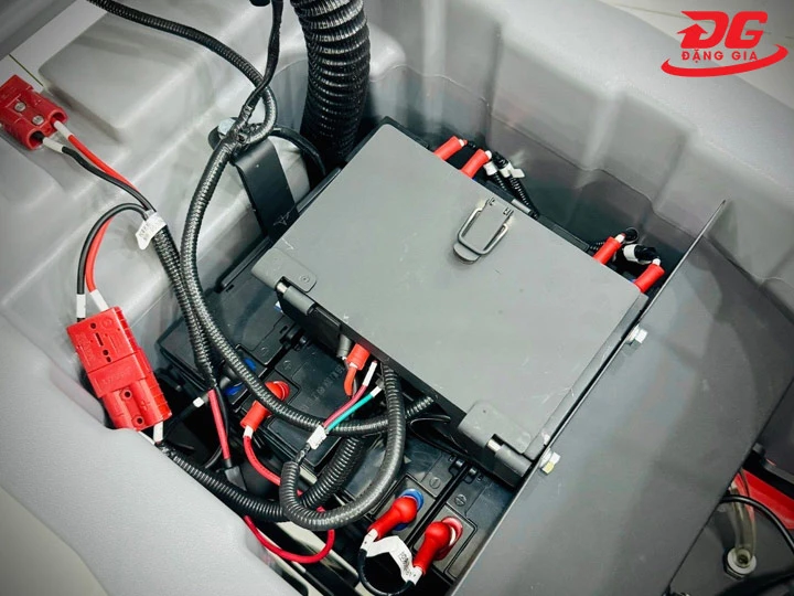 bình ắc quy máy chà sàn