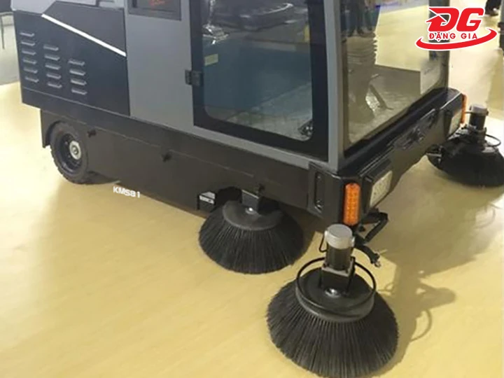 hệ thống chổi quét của Kumisai KMS-81