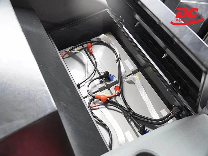 ắc quy Xe quét rác ngồi lái Kumisai KMS-1350E