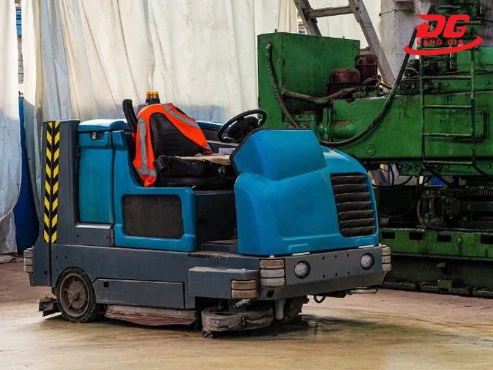 Máy chà sàn ngồi lái Sauber