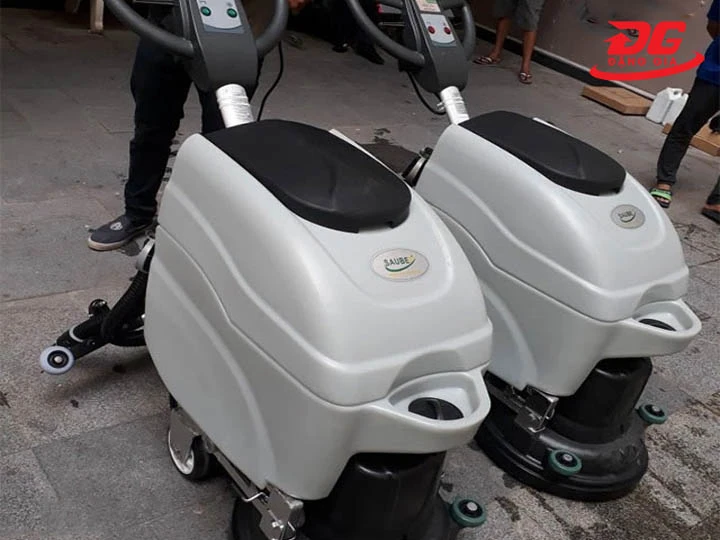 có nên mua máy chà sàn Sauber không