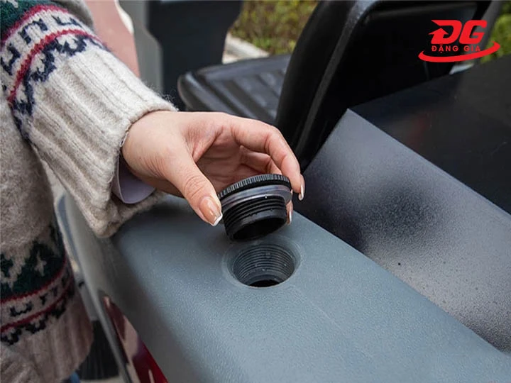 thùng chứa Xe quét rác ngồi lái Kumisai KMS-1350E