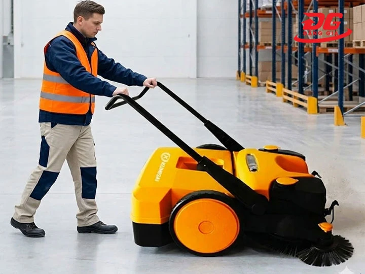 Hướng dẫn sử dụng xe quét rác chạy acquy Kumisai KMS 780E