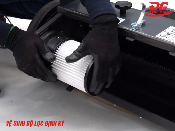 Vệ sinh bộ lọc xe quét rác đẩy tay Picobello 101