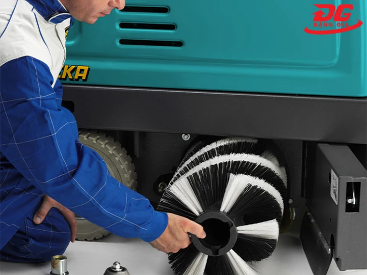 lưu ý khi sử dụng xe quét rác ngồi lái XTREMA DK