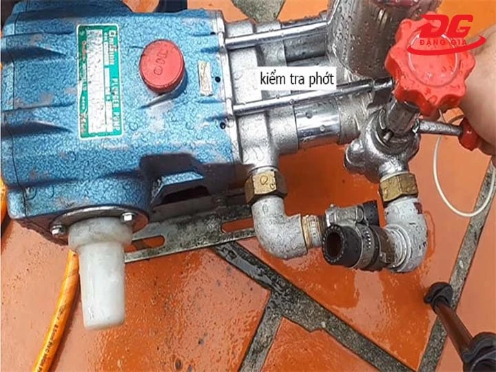 Kiểm tra phớt và áp lực thực tế