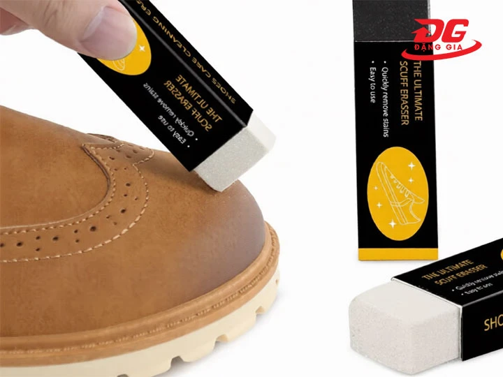 Cách tẩy mốc trên giày da sáp với gôm trắng