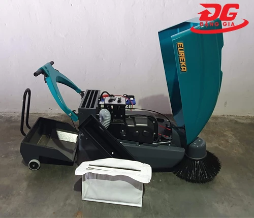 Xe quét rác đẩy tay Kobra 550 EB 2
