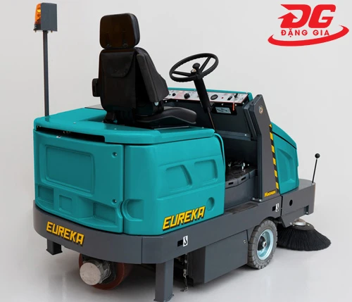 Xe quét rác ngồi lái công nghiệp MAGNUM HDK 5