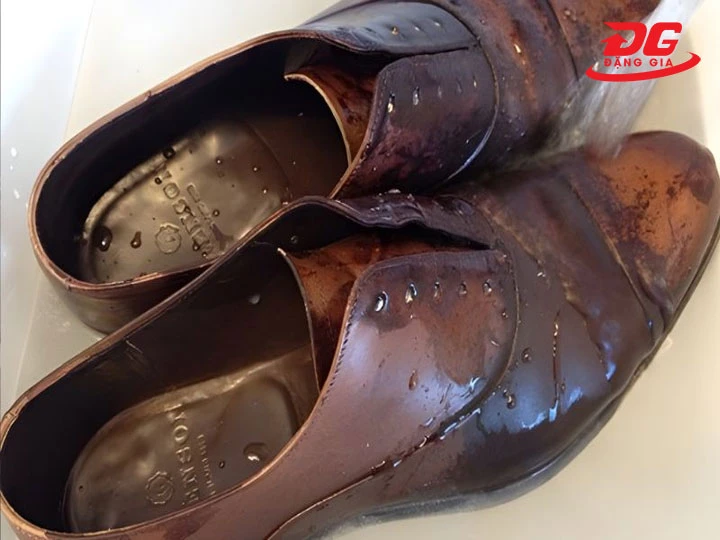  Chất liệu giày thấm nước