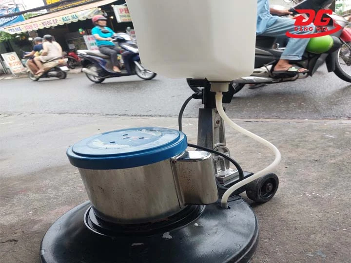 Bình đựng hóa chất máy chà sàn bị rỉ