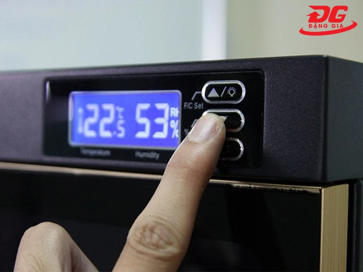 Chỉnh tủ chống ẩm